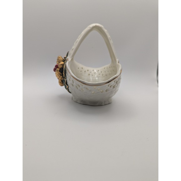 Vintage White Ceramic Holly Berry Pinecone‎ Trinket Basket Candy Dish Gold Trim - Picture 4 of 7